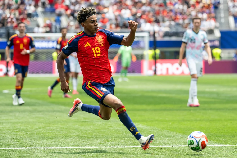 Lamine Yamal of Spain playing in a World Cup match against Belgium